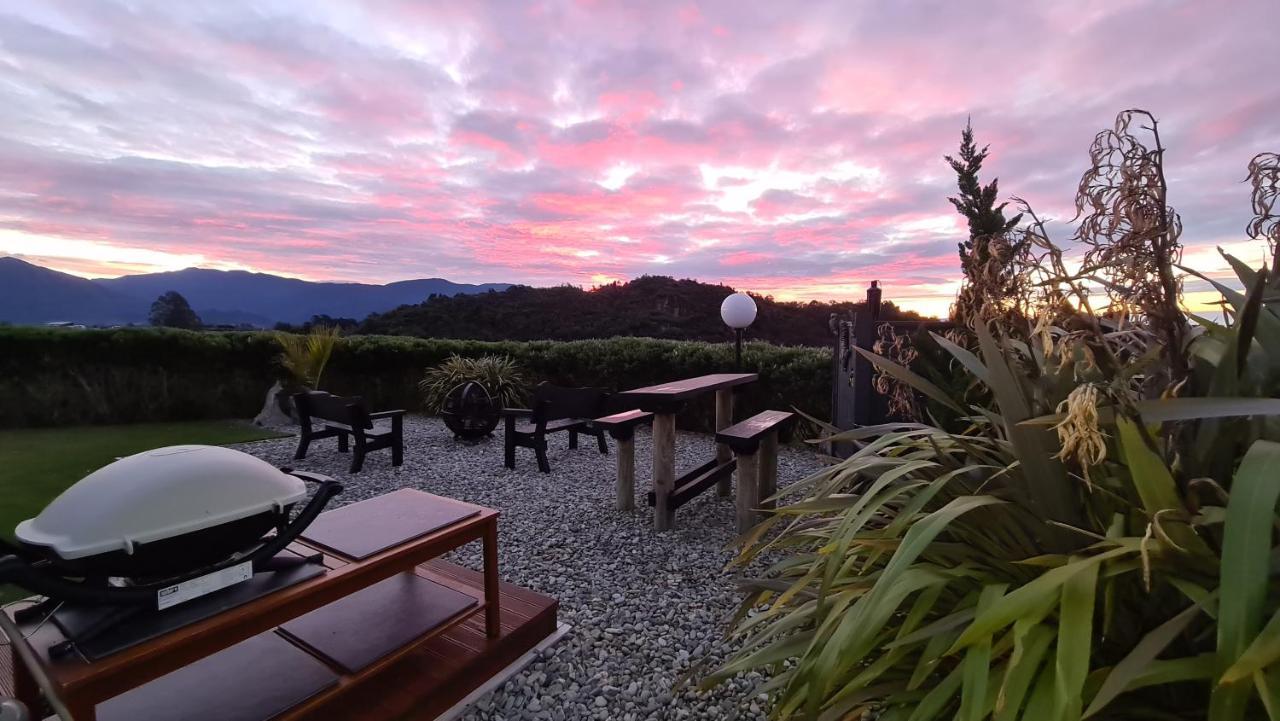 Rocky Ridge Cottage Takaka Exteriör bild